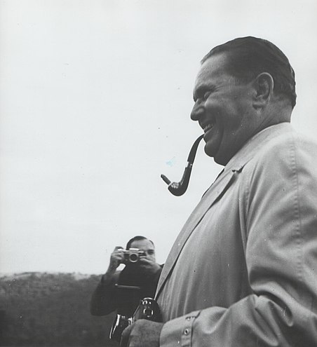 452px-Stevan_Kragujevic,_Tito,_s_lulom,_Crni_vrh_1961.jpg