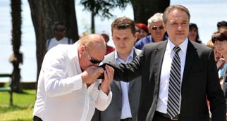 branko-baci-raka.jpg