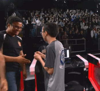NWTPklTjRI2LzcnI3tPw_Contest High Five Fail.gif