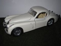 Bburago_Jaguar_XK120_4HfA.jpg