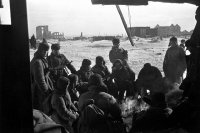 800px-RIAN_archive_137429_Stalingrad_soldiers_during_short_lull-640x426 (1).jpg