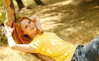 redhead-wearing-yellow-t-shirt-with-blue-jeans-posing-in-tree.jpg