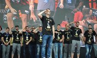 128592-raul-se-pokloni-na-aleksandar-veliki-foto.jpg