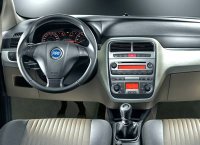 2007+Fiat+Grande+Punto+1.2+Active+65+hp+3d+interior.jpg
