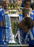 drogba+kisses+the+trophy.JPG