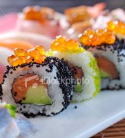 istockphoto_4744664-maki-sushi.jpg