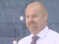 Sean-Dyche-in-snow.jpg