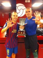 Super Cup winners 2011 Iniesta Valdes.jpg