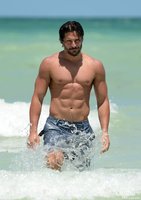 Joe-Manganiello-shirtless-swim.jpg