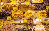 28152042-dolci-turchi-in-bazar-delle-spezie-istanbul-city-turkey_1.jpg