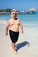 fat-man-walking-beach_531091-6352.jpg