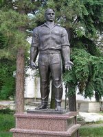 800px-Stiv_Naumov_Bitola_spomenik.JPG
