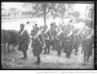 Patrouille serbe dans les rues d'Uskub1912.jpg