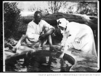 l'infanterie serbe dans le jardin du palais appartenant au sultan de Turquie à Uskub1914.jpg