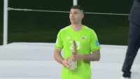emiliano-martinez-martinez-funny.gif