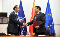 zaev-dogovor-so-afrim-gashi-alternativa-foto-vlada-5dek21-696x435.jpg