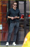 alexander-skarsgard-out-in-new-york-city-02.jpg