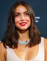 Ana_de_Armas_at_the_2024_Toronto_International_Film_Festival_05_(cropped).jpg