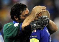 Buffon_Henry_kiss-of-life_1.jpg