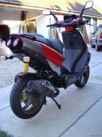 2012-aprilia-sr-50-street-2_800x0w.jpg