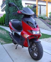 2012-aprilia-sr-50-street-1_800x0w.jpg