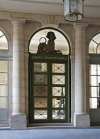 220px-Conseil_Constitutionnel_Paris.jpg