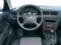 Volkswagen-Golf_IV_1997_1024x768_wallpaper_07.jpg