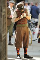 Ewan-at-the-Tweed-Run-London-2011-ewan-mcgregor-20909531-426-640.jpg