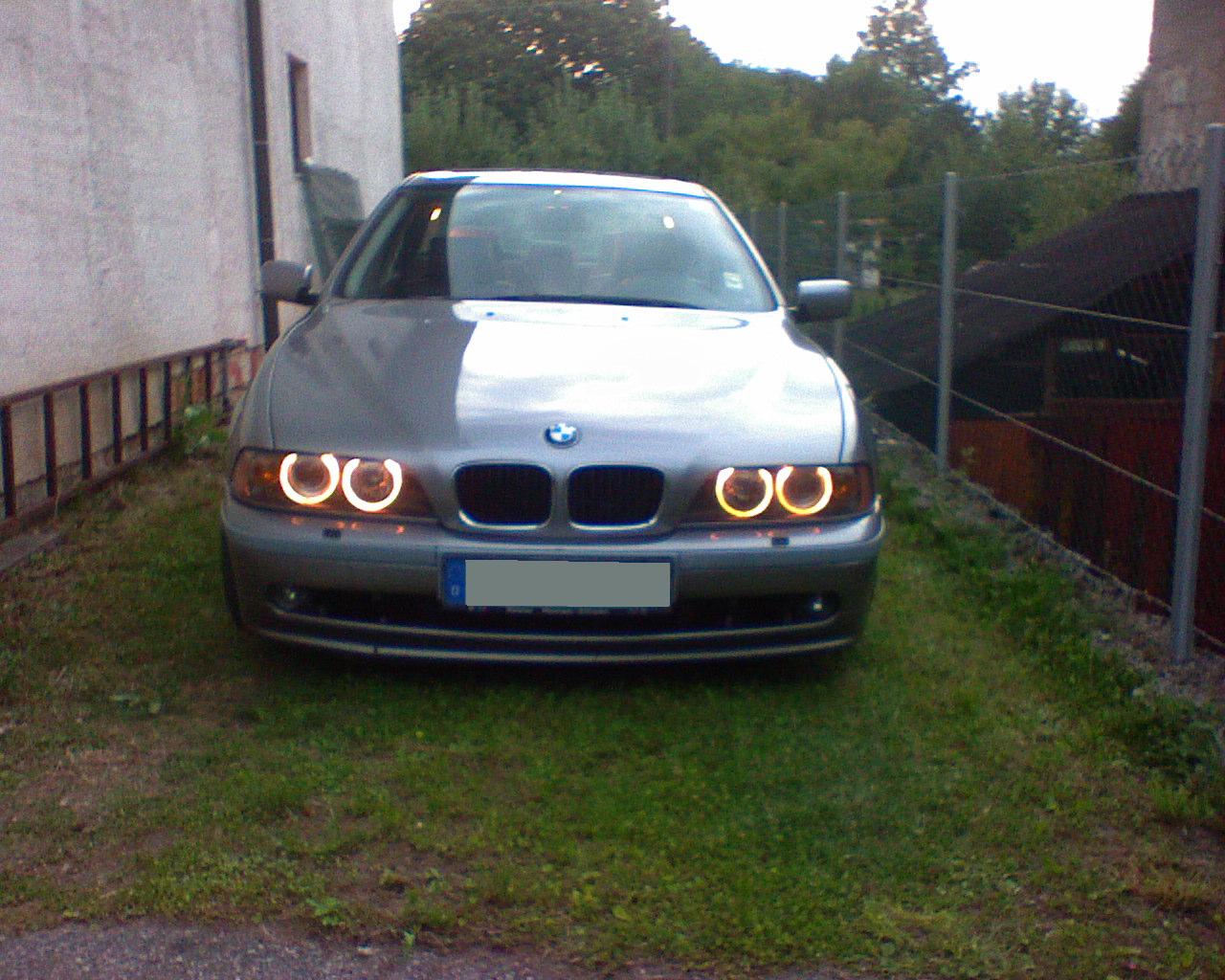 BMW_E39_Angel_Eyes.JPG