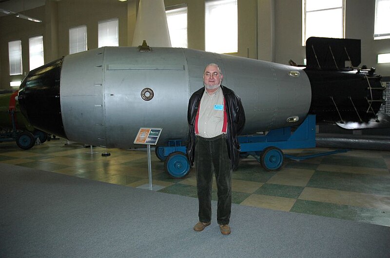 800px-Tsar_Bomba.JPG