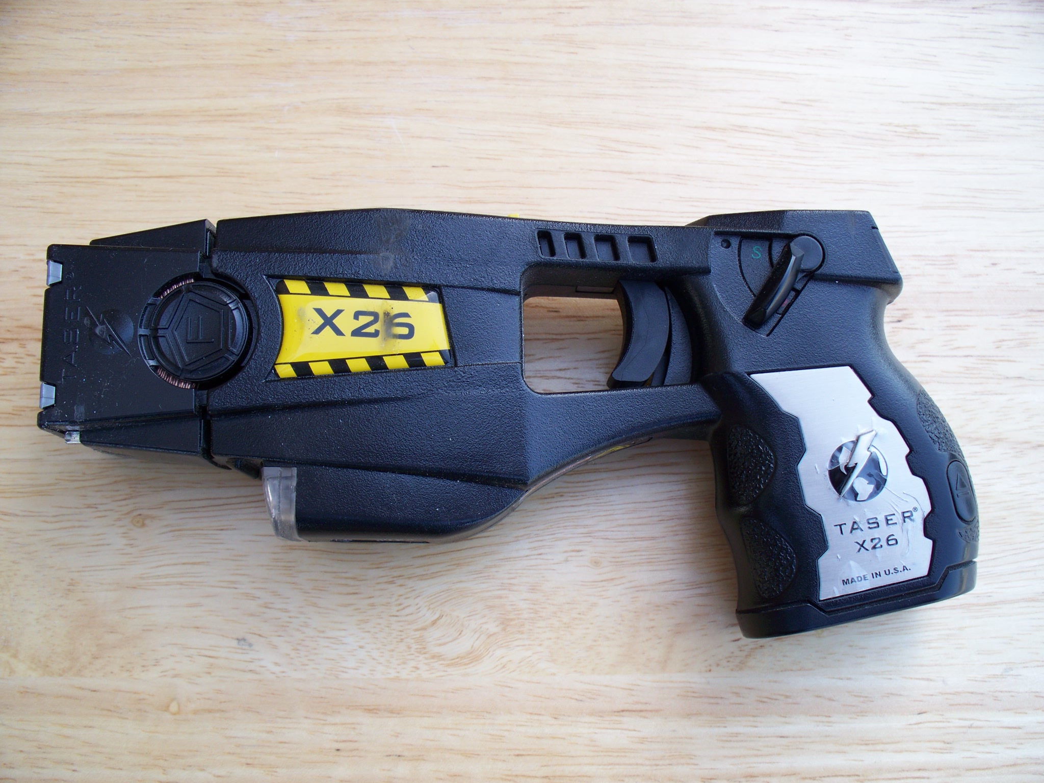 Police_issue_X26_TASER.jpg