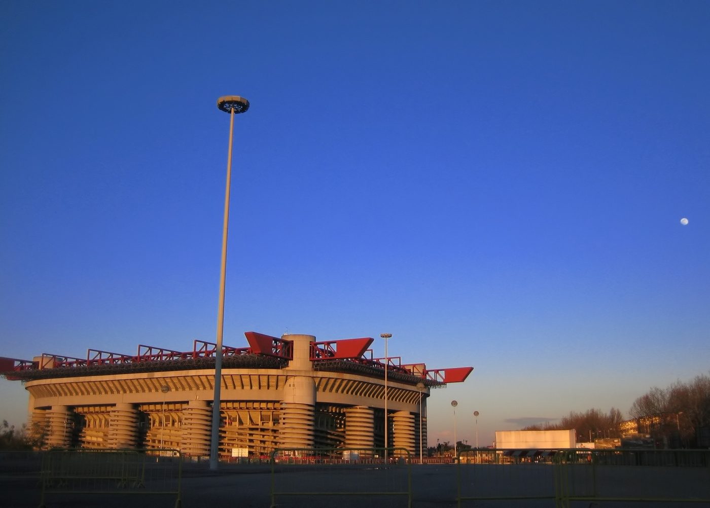 Stadio_San_Siro_-_Giuseppe_Meazza,_Milano.jpg