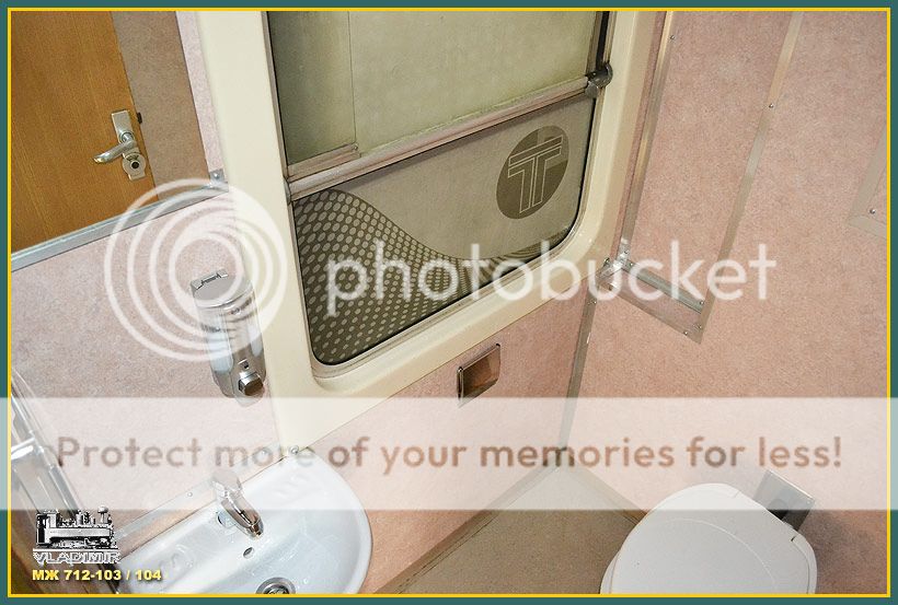 712-103-104-wc-1.jpg