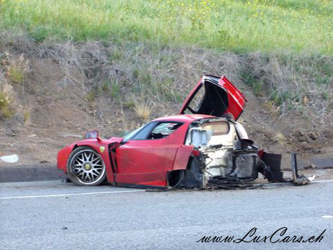 LuxCars_Ferrari_Enzo_Crash_01.jpg