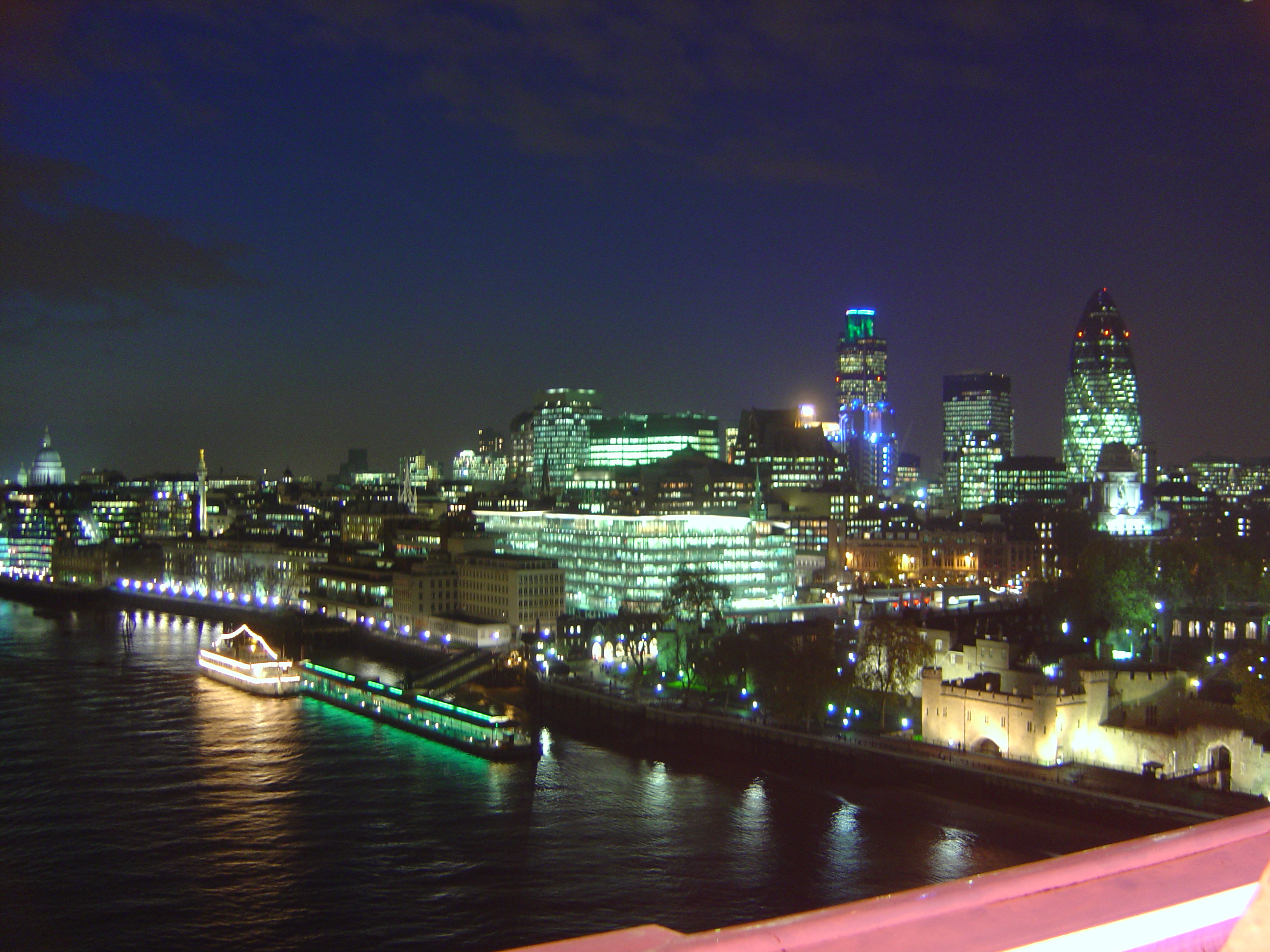 City_of_London_at_night.jpg