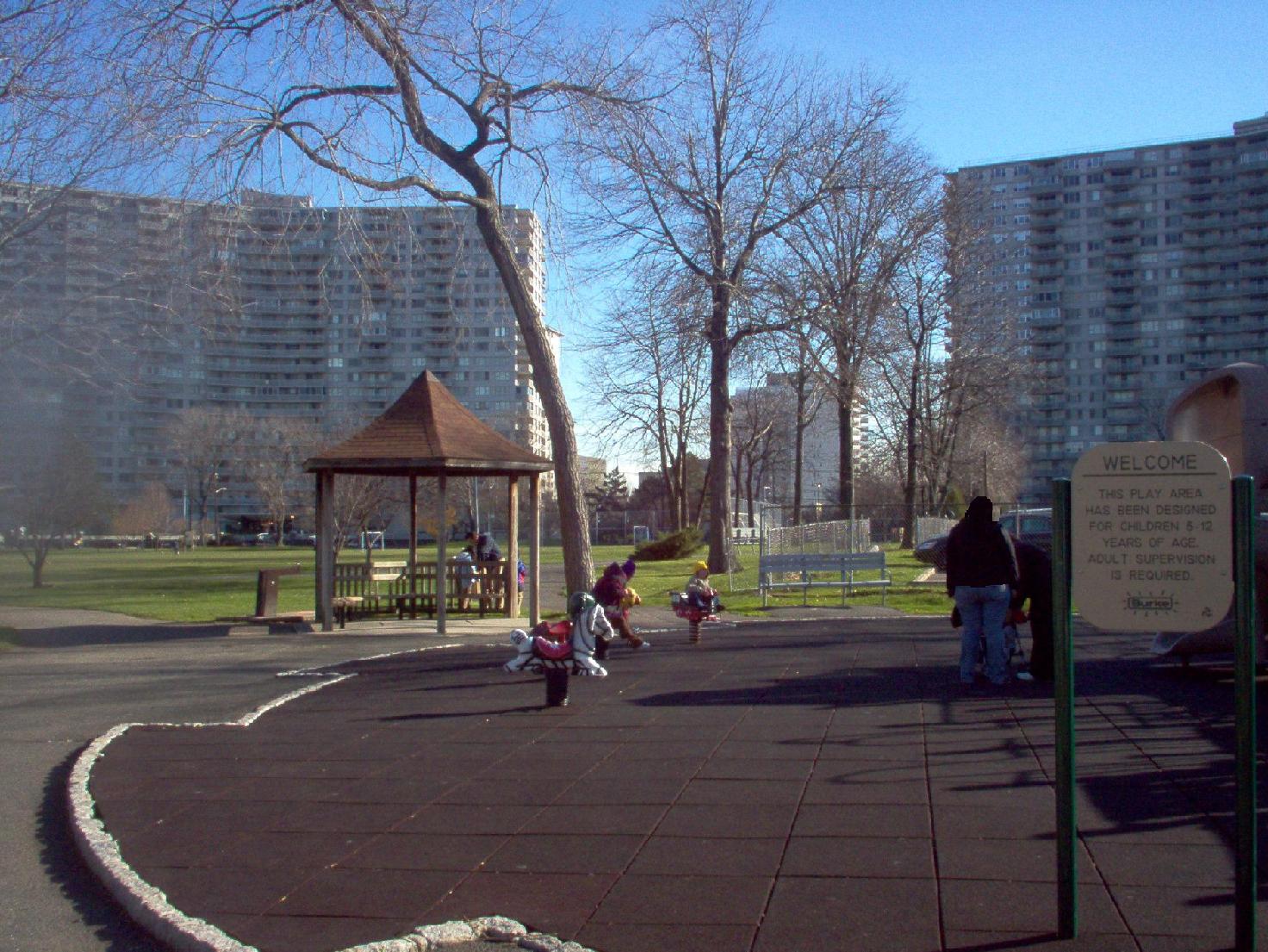 Constitution_Park_Fort_Lee_New_Jersey.JPG