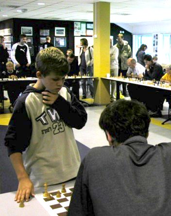 Magnus_Carlsen_simultan-dscn0443-2.jpeg
