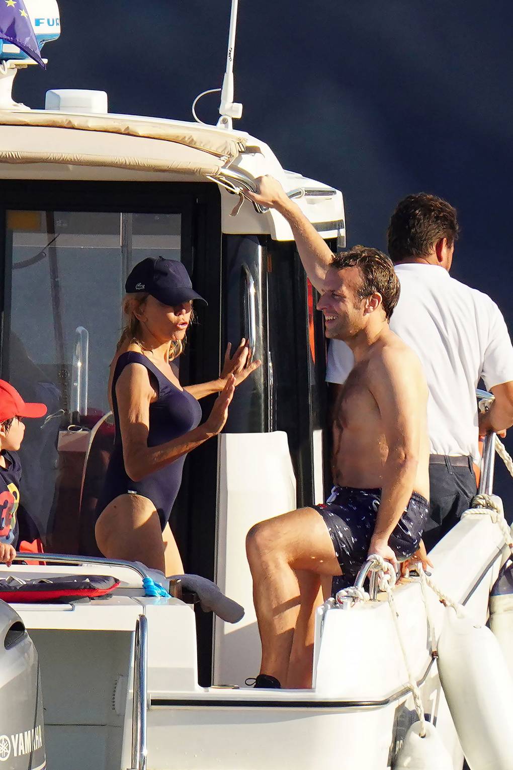 mega_emmanuel_macron_001.jpg