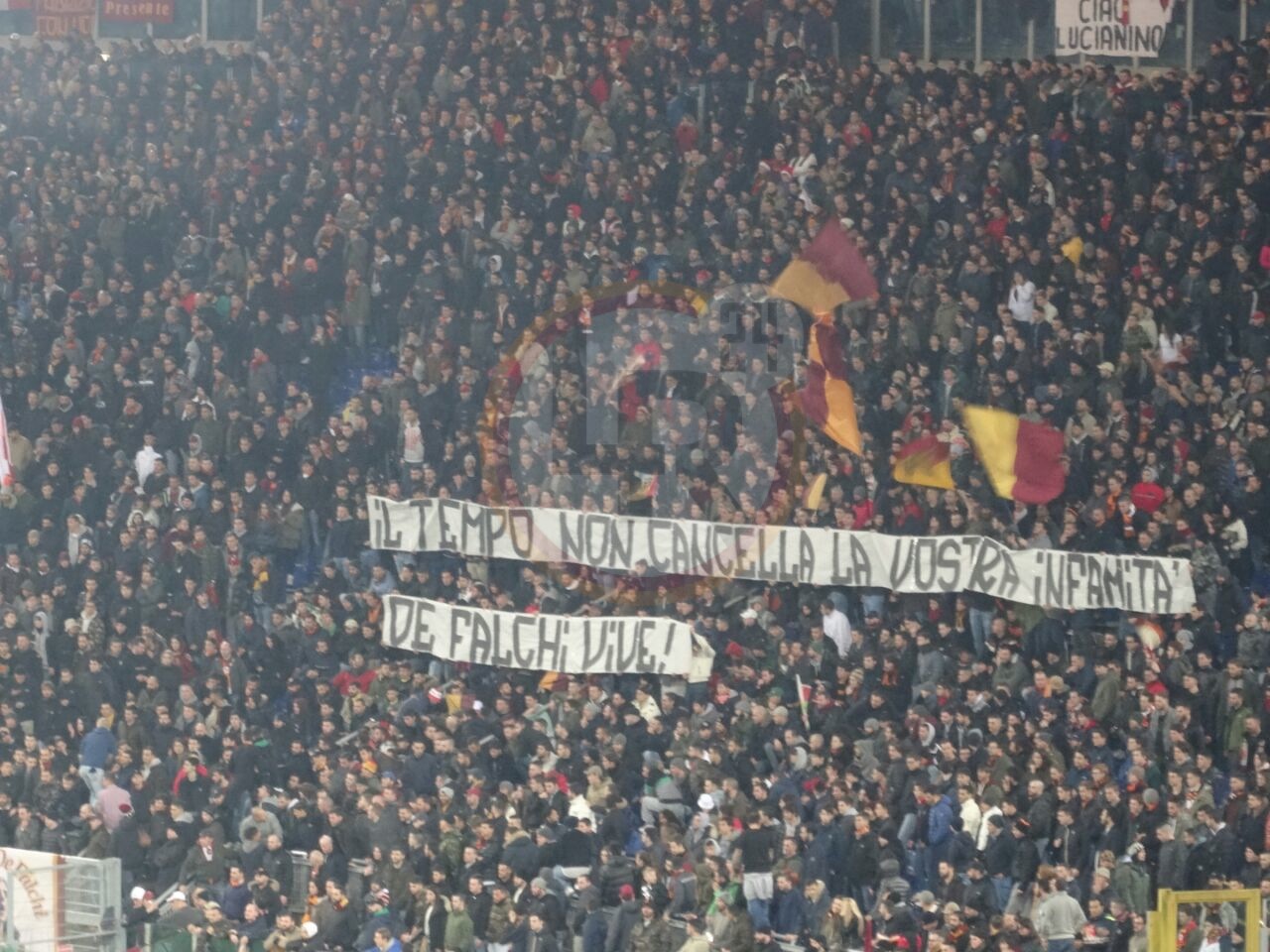 ROMA-MILAN-STRISCIONE-DE-FALCHI-20122014.jpg