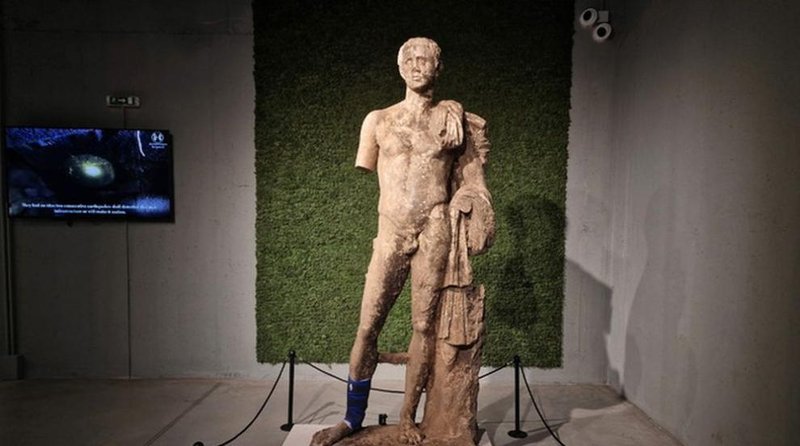 990-552-statuia-herakleia-sintika.jpg