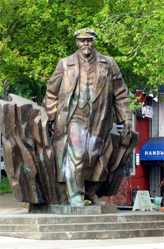 lenin_statue.jpg
