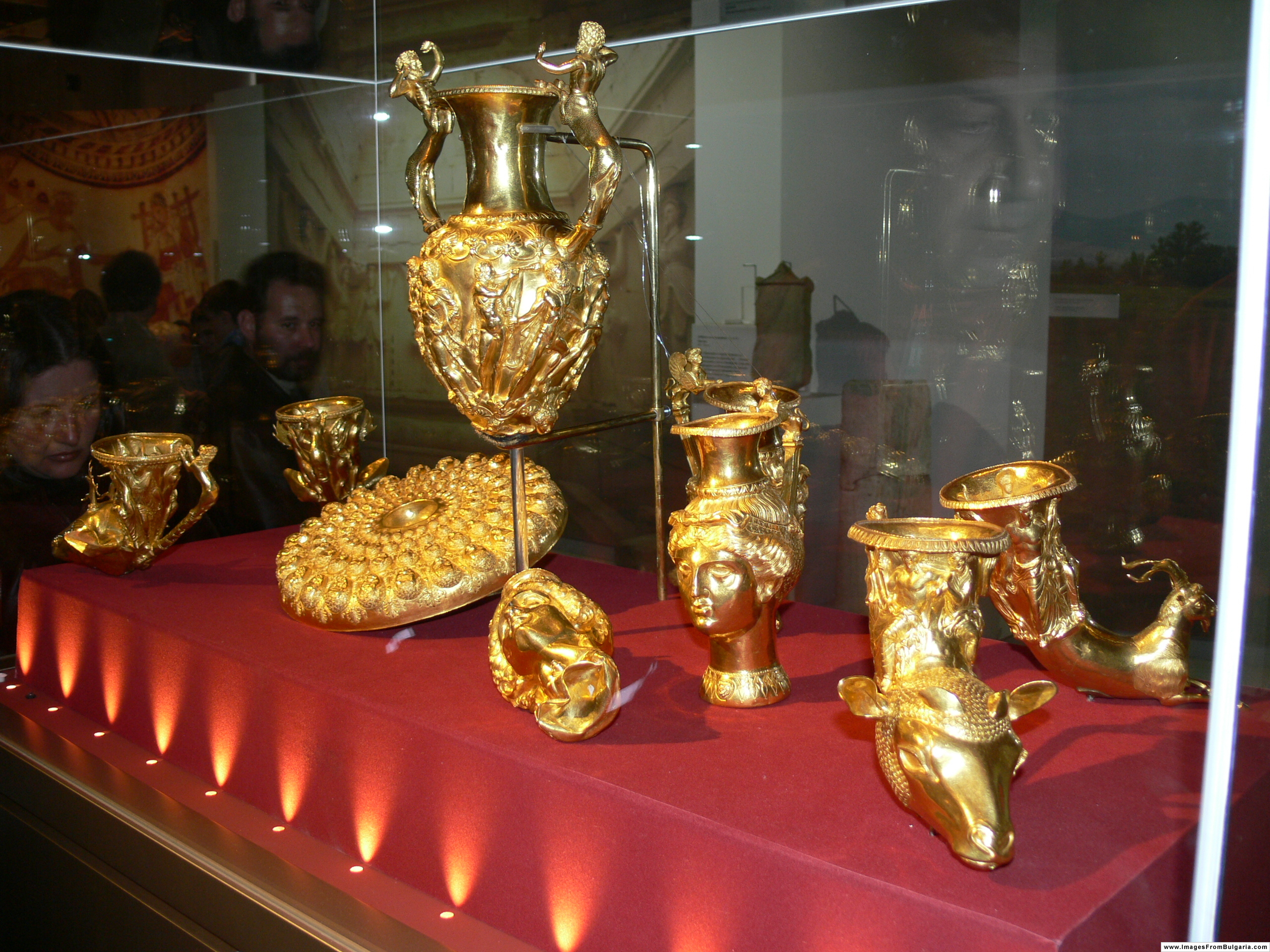 Thracian_treasure_NHM_Bulgaria.JPG