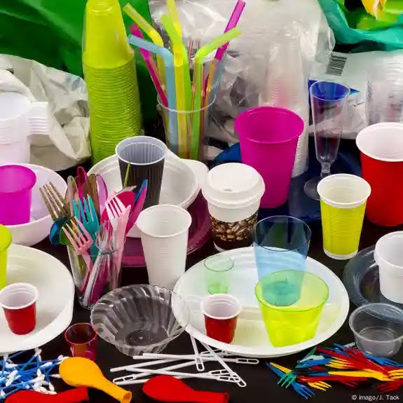 Einweggeschirr Plastikbesteck Plastikgeschirr Kunststoff Plastikbecher Plastiktüten