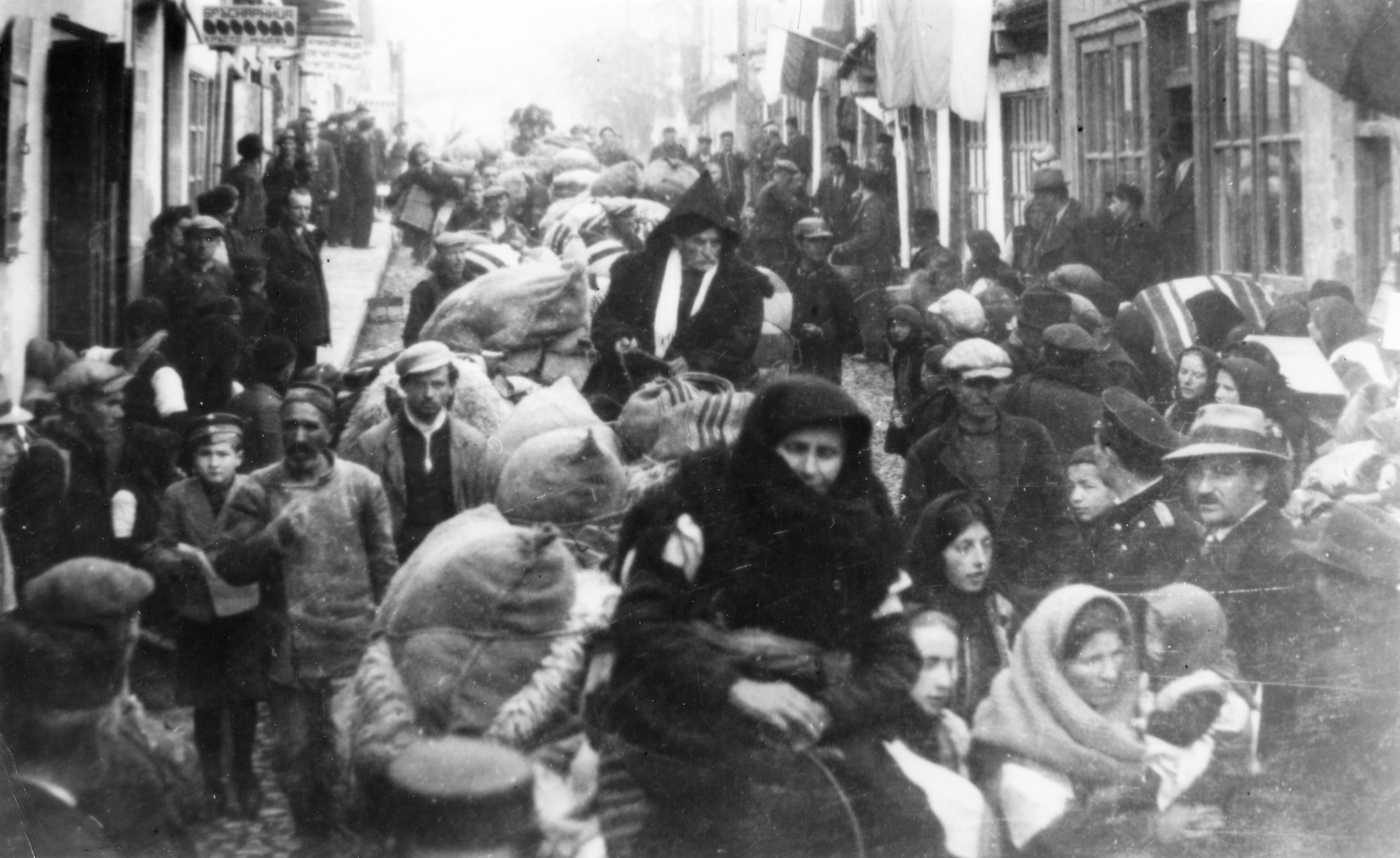 Debar%2C_beganje_pred_balisti%2C_1942.jpg