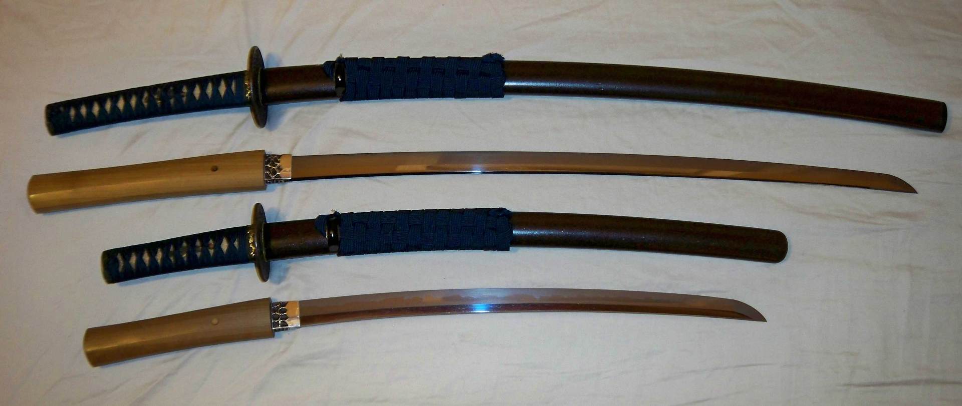Daisho_katana_and_wakizashi_1.jpg