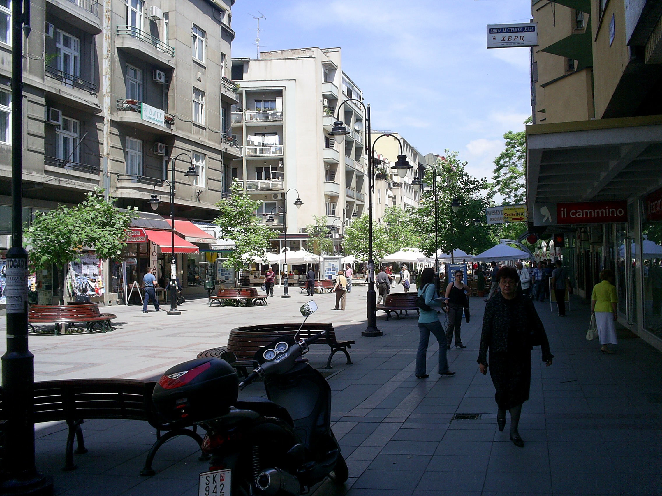 Street_in_Skopje.jpg