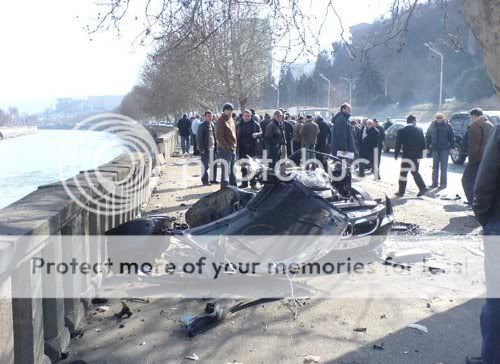 bmw_crash_1_jpg.jpg
