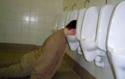 man+i+pissoaret.bmp