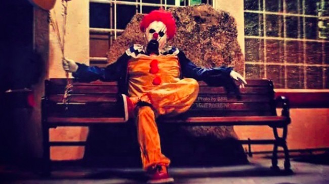 Clowns-Stalking-California-Towns-at-Night-650x365.jpg