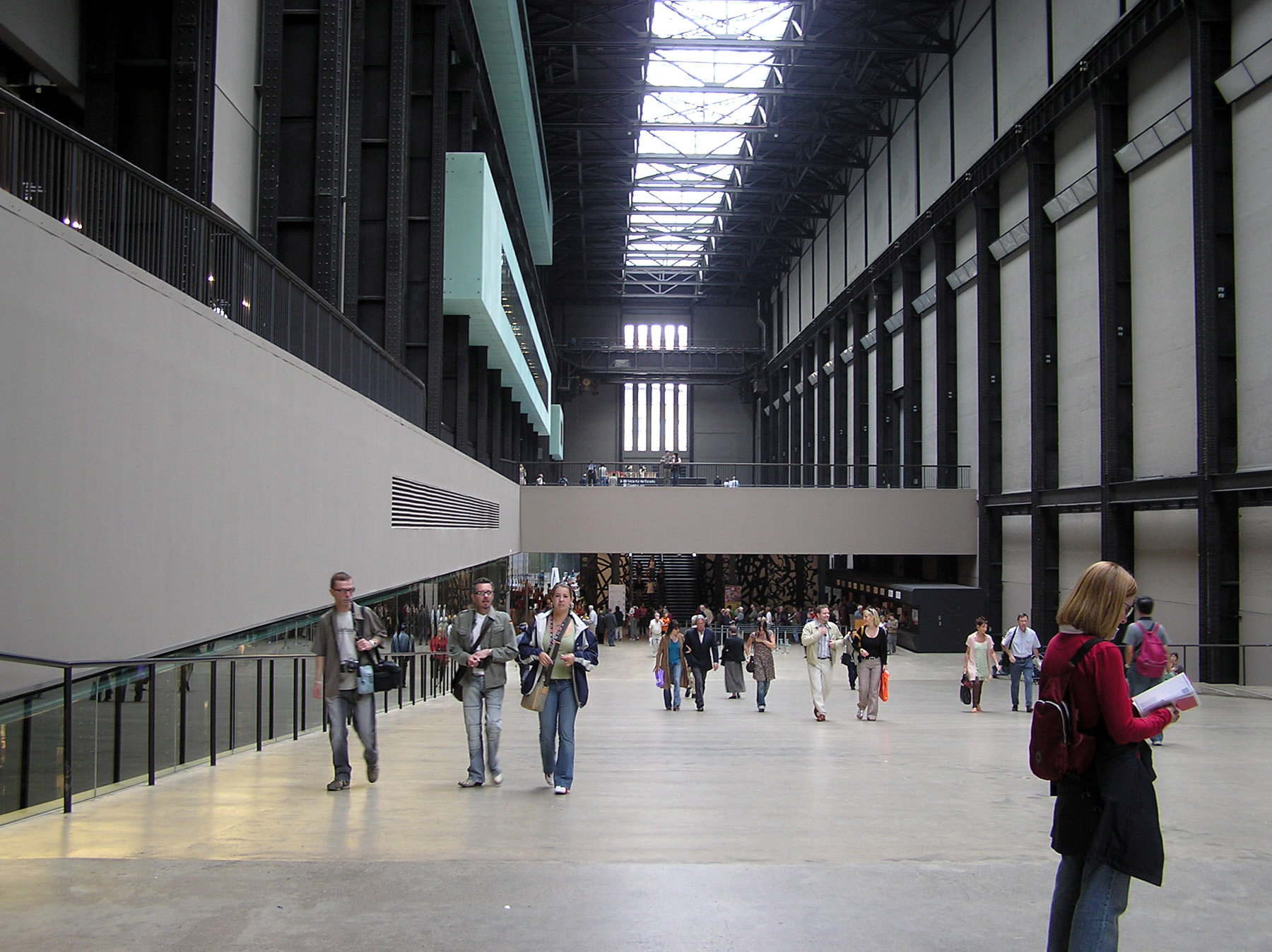 Tate.modern.turbine.hall.london.arp.jpg